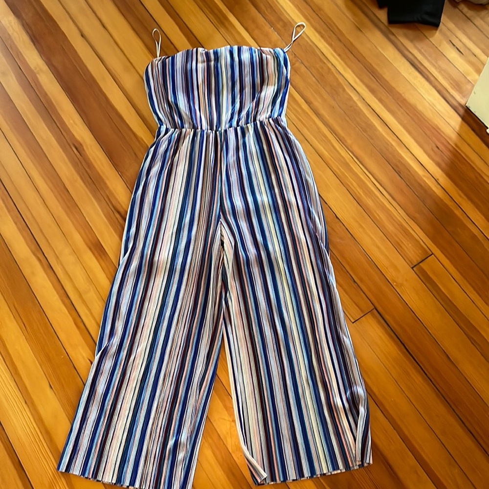 Adorable striped strapless romper/jumpsuit